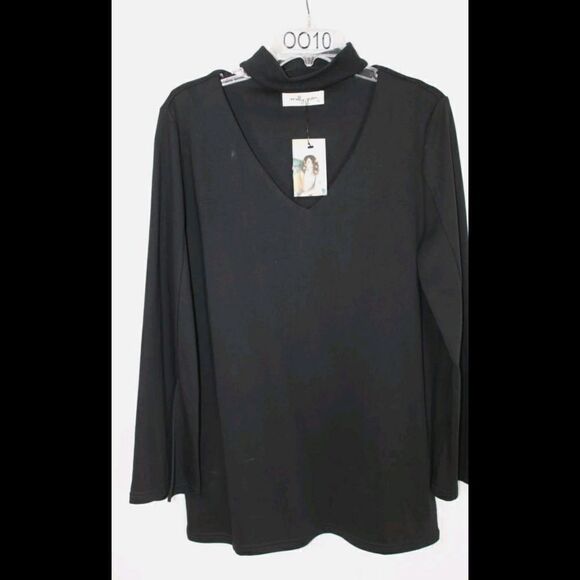 MOLLY GREEN CASILDA BLACK TOP V-NECK CUTOUT NECK SIZE LARGE NWT - Picture 1 of 7
